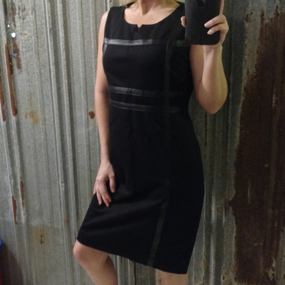 Black Sleeveless Sheath Dress With Leather Piping